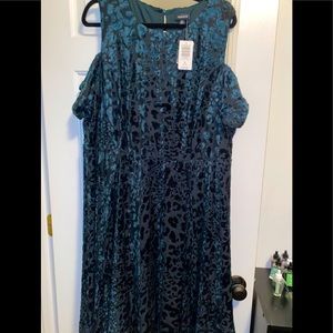 Brand new torrid velvet green dress